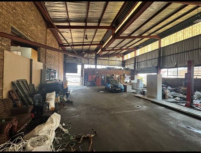 800M² WAREHOUSE TO LET IN PRETORIA WEST